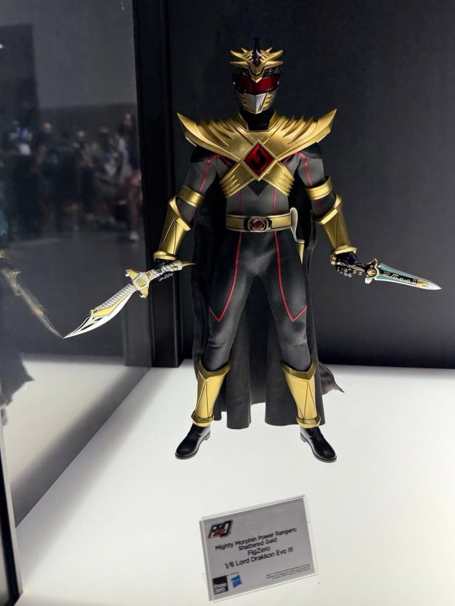 LightningC2021's tweet image. Not my picture but revealed at #SDCC2025 Lord Drakkon Evo 3 by @threezeroHK and it look BEAUTIFUL! 😍 #PowerRangers