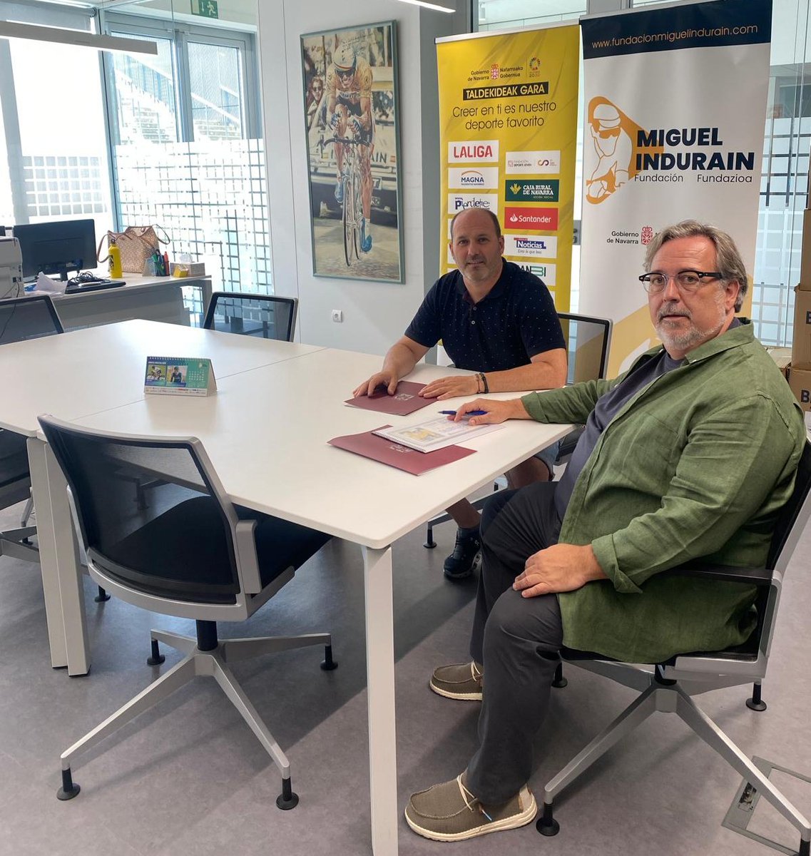 Fundación Miguel Induráin Fundazioa (@fundmindurain) on Twitter photo 🤝 Natxo Arbeloa, director de la Fundación Miguel Induráin Fundazioa, se reúne con los presidentes de <a href="/cfardoi/">C.F. ARDOI F.E.</a> y <a href="/Beti_guerreras/">Replasa Beti-Onak</a> para avanzar en la estructuración del deporte femenino y apoyar su proyección nacional e internacional. 💪🏀🤾♀️
📝 fundacionmiguelindurain.com/noticia/1854/n… 🤝 Natxo Arbeloa, director de la Fundación Miguel Induráin Fundazioa, se reúne con los presidentes de <a href="/cfardoi/">C.F. ARDOI F.E.</a> y <a href="/Beti_guerreras/">Replasa Beti-Onak</a> para avanzar en la estructuración del deporte femenino y apoyar su proyección nacional e internacional. 💪🏀🤾♀️
📝 fundacionmiguelindurain.com/noticia/1854/n…