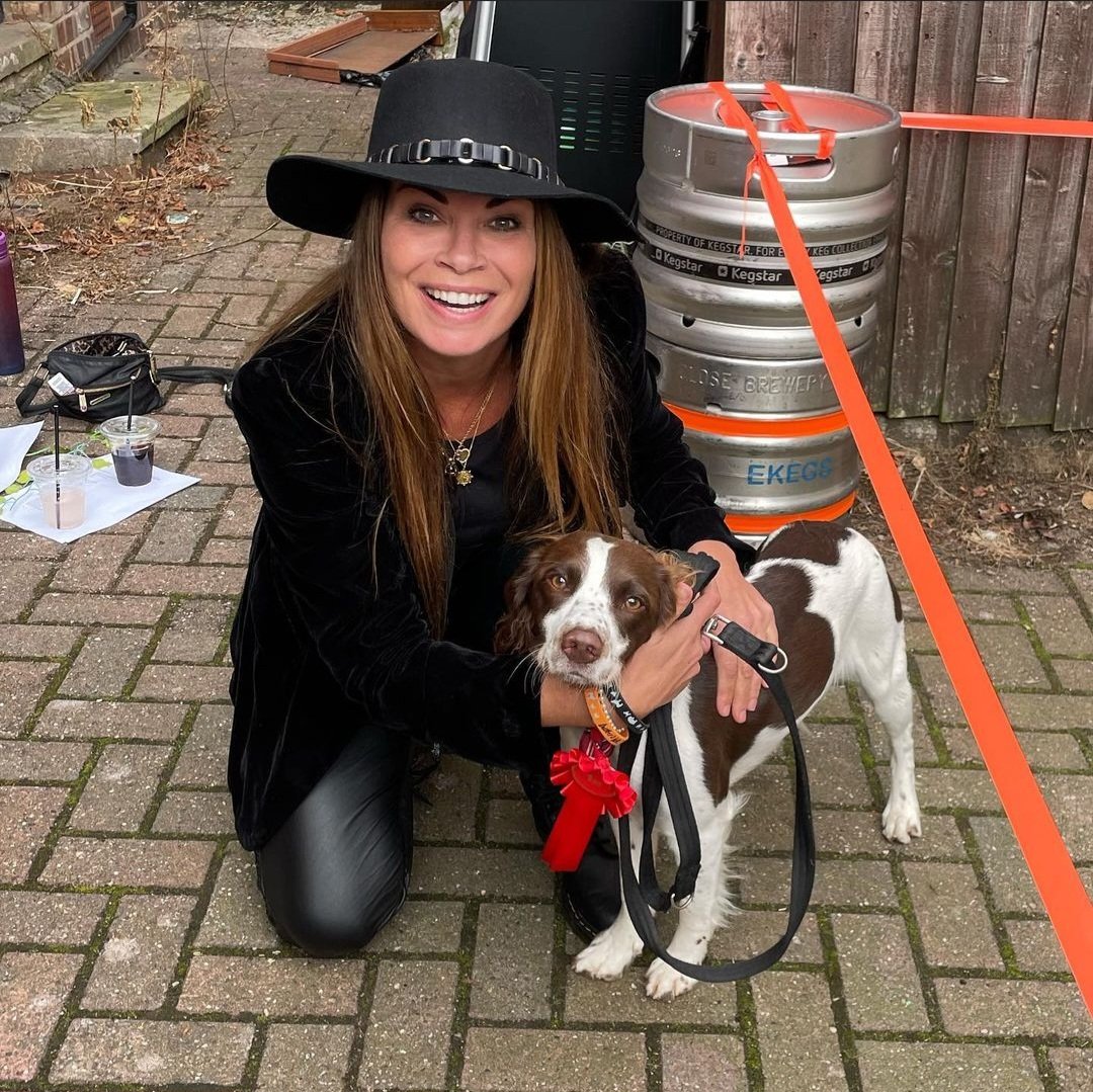 AliKingFandom's tweet image. Day 4- Ali with a pet (i don't think it's her dog but I havent got a pic with her and a pet)