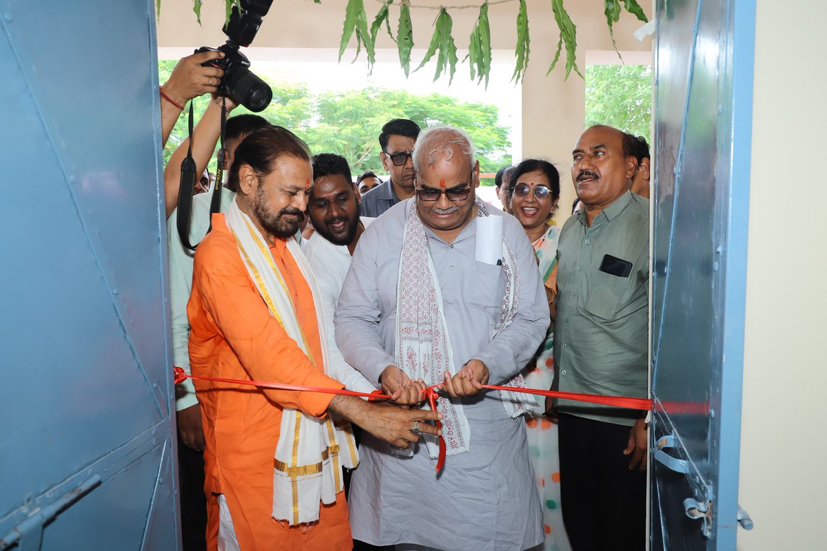 madandilawar's tweet image. विद्यार्थियों के लिए विद्यालयों में सुविधाओं के विस्तार को प्राथमिकता देते हुए आज कोटा स्थित महात्मा गांधी राजकीय विद्यालय महावीर नगर प्रथम, में 2 अतिरिक्त नवनिर्मित कक्षा-कक्षों का लोकार्पण किया
तथा बच्चों के बैठने के लिए फर्नीचर उपलब्ध कराने के लिए एक लाख रुपए राशि देने की…