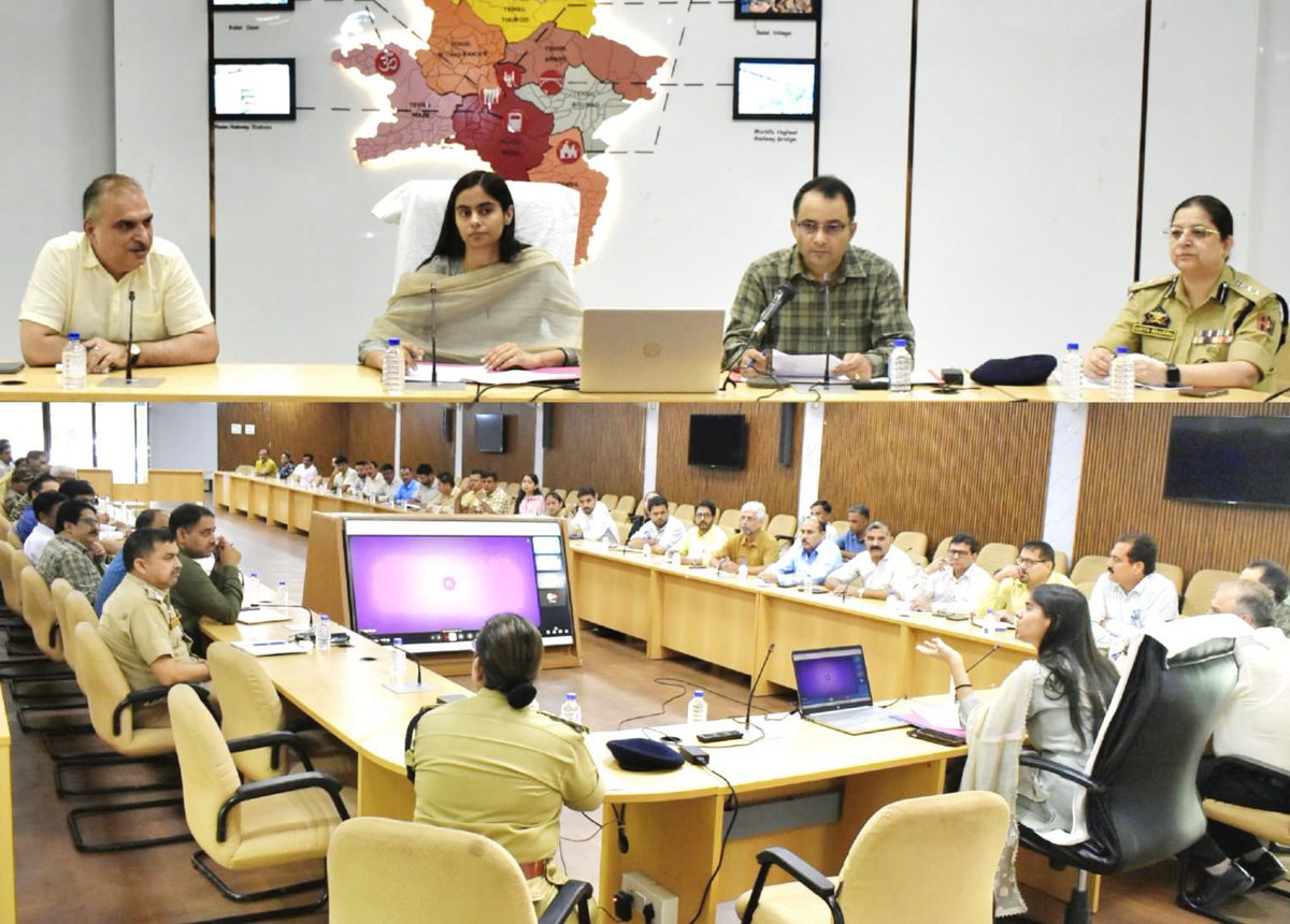 DMReasi's tweet image. DC Reasi, Nidhi Malik chaired a high-level meeting to review arrangements for the Independence Day 2025 celebrations.
Parade, cultural events & patriotic fervour to mark the day.
DC directed all departments to ensure seamless and timely execution of the Event.
@diprjk