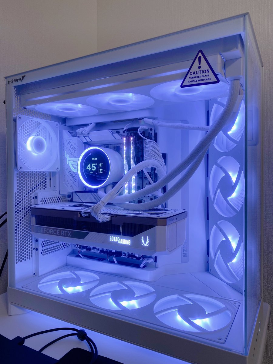 meteorBDO's tweet image. #NZXT のH9 Flow RGB+ WhiteをベースにCPUクーラーと電源も Whiteモデルで統一
#ASUS ROG STRIX X870-A GAMING に
ゲーム最強 #Ryzen 9 9950X3D と #ZOTAC RTX 5090 SOLID OC White Editionを積み、
#Gskill Trident Z5 Royal Neo の選別高級OCメモリを挿して
遂に文句なし最強の1台が手に入りました。