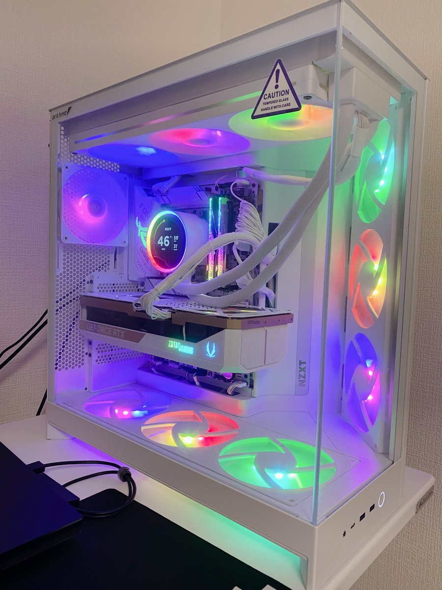 meteorBDO's tweet image. #NZXT のH9 Flow RGB+ WhiteをベースにCPUクーラーと電源も Whiteモデルで統一
#ASUS ROG STRIX X870-A GAMING に
ゲーム最強 #Ryzen 9 9950X3D と #ZOTAC RTX 5090 SOLID OC White Editionを積み、
#Gskill Trident Z5 Royal Neo の選別高級OCメモリを挿して
遂に文句なし最強の1台が手に入りました。
