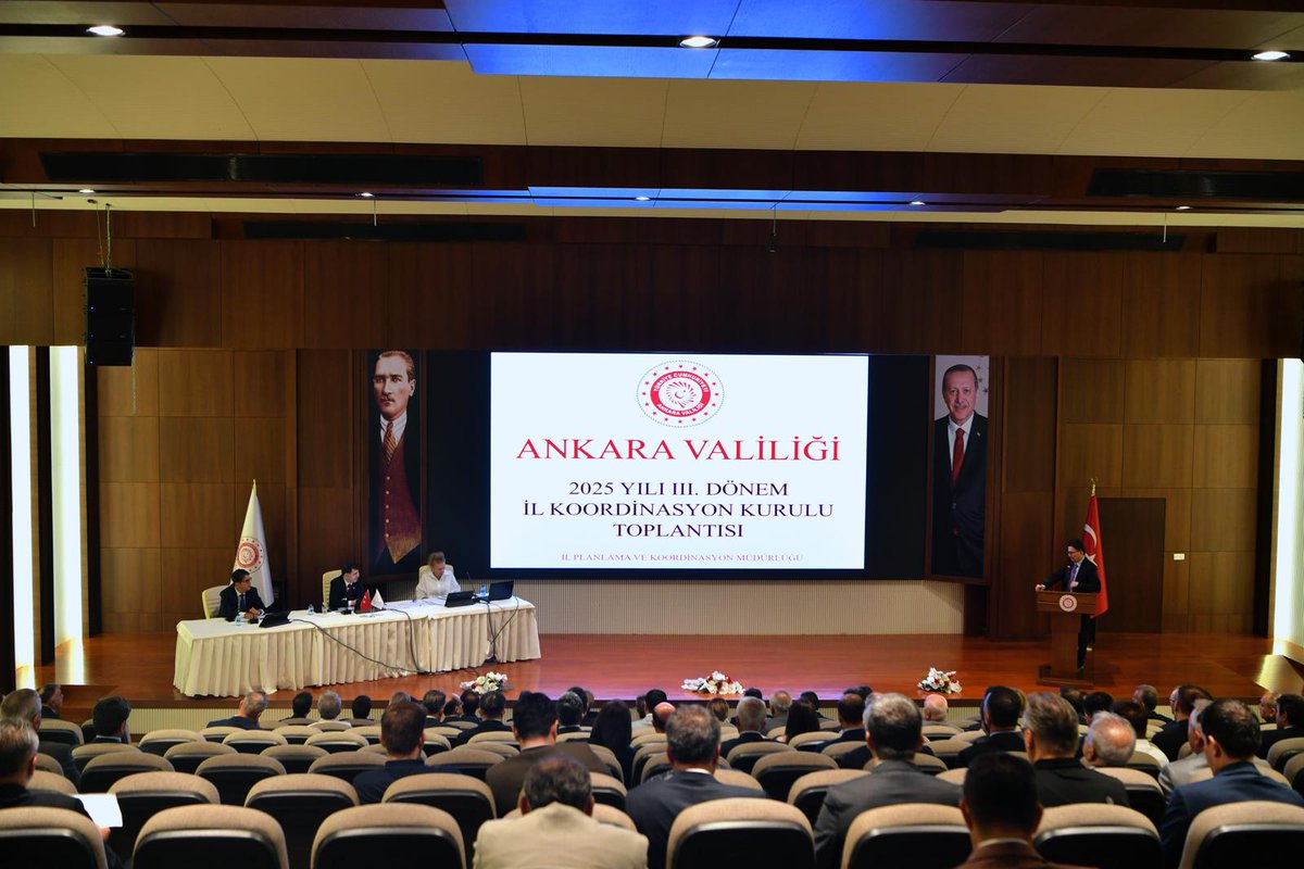 AnkaraValiligi's tweet image. Vali Vasip Şahin Başkanlığında yapılan III. dönem İl Koordinasyon Kurulu Toplantısında, devam eden yatırımların son durumlarıyla, proje ve hazırlık çalışmaları sürdürülen yatırımlar değerlendirildi.