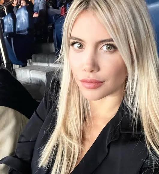 Wanda Nara: 

"Şimdi size soruyorum, İcardi benim gibi bir kadını nasıl doyurabilir ? Aynı yatakta yatıp kendimi oyuncaklarla tatmin etmek zorunda kaldığım bir erkekle ömür geçiremem.