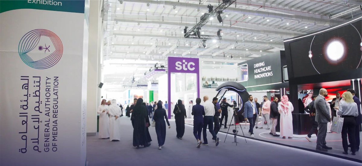 MadeinSaudi's tweet image. قطاع الإعلام في السعودية يشهد تحولًا رقميًا يفتح آفاقًا جديدة أمام المنشآت، وفقًا لـ @Gmedia_SA:
• رخصة “موثوق” تعزز الثقة وتنظم سوق المؤثرين
• ريادة المملكة في البودكاست وتنظيمه عبر برامج تدريبية
• أسبوع الإعلام والتسويق بمشاركة 70 جهة
• إطلاق مبادرات لتوفير بيانات دقيقة