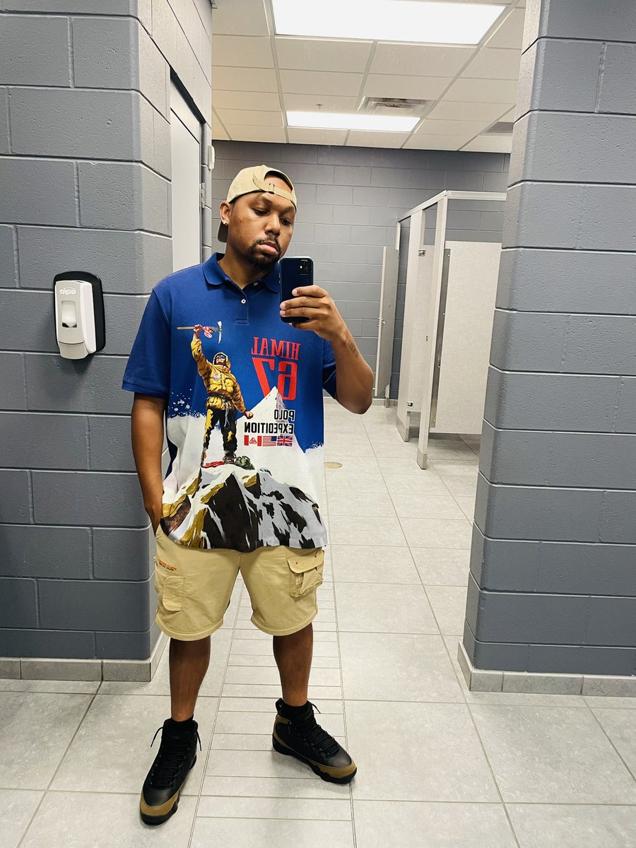 SEMISIX's tweet image. Ya favorite rapper painting his nails
I got a Glock to draw