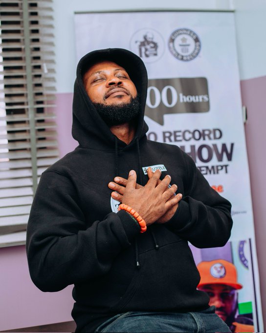 AkwaCrossSpace's tweet image. It's Official!
Akwa Ibom born superstar OAP, George Essien -@_MightyGeorge makes the #GuinessWorldRecord for the Longest marathon hosting a radio talk show for 105 hours.
We are proud of you eyeneka!
Congratulations!!
#AkwaIbomTwitter, let's show him some love