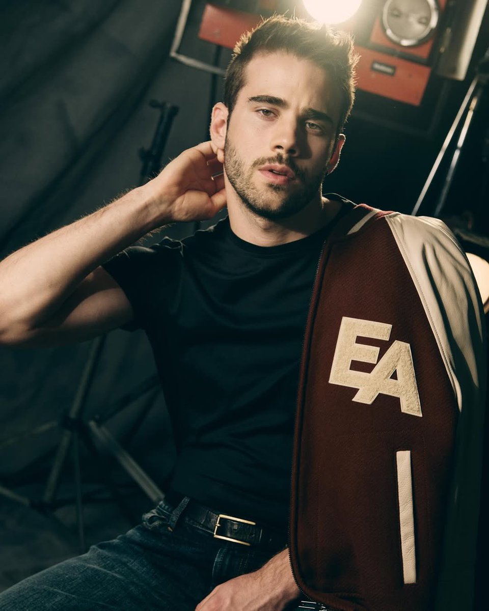 JULIO PEÑA FERNANDEZ! ❤️‍🔥

“[...] Eu gostaria de lançar música no futuro, mas estou focado em atuar. Sou ator, disso não tenho dúvidas”

Julio deu uma entrevista para Vanity Fair Spain e falou um pouco sobre sua carreira e sobre lançamento de "El Cautivo"