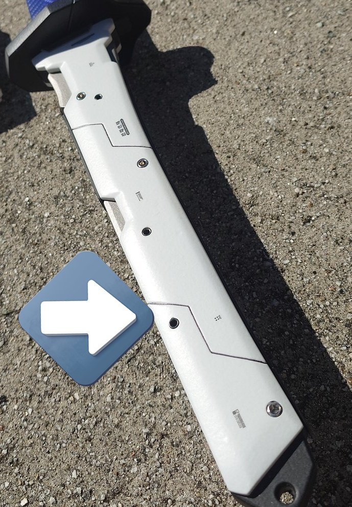 awanoumi2's tweet image. 柄にビス用の下穴開け〜
(´Д｀)
前回からリベットっぽいモールド彫るより、実際にビス打った方がストレス少ない事に気がついた