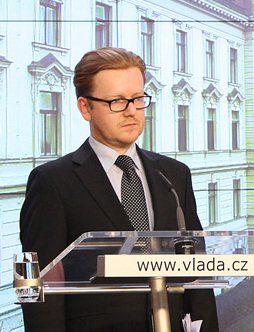lucyhopes7's tweet image. Tenhle výkuk, vypadající jako chlapeček, ano jedná se o předsedu @UOHS_CZ, který pro zabránění kartelovych dohod v potravinářství, ano Agrofert třeba,  Babišův kůň @AndrejBabis, či ve  farmacii, ano lékárny-Penta a Benu neudělal vůbec nic, a to, že je to vše postavené tak, že kdo…