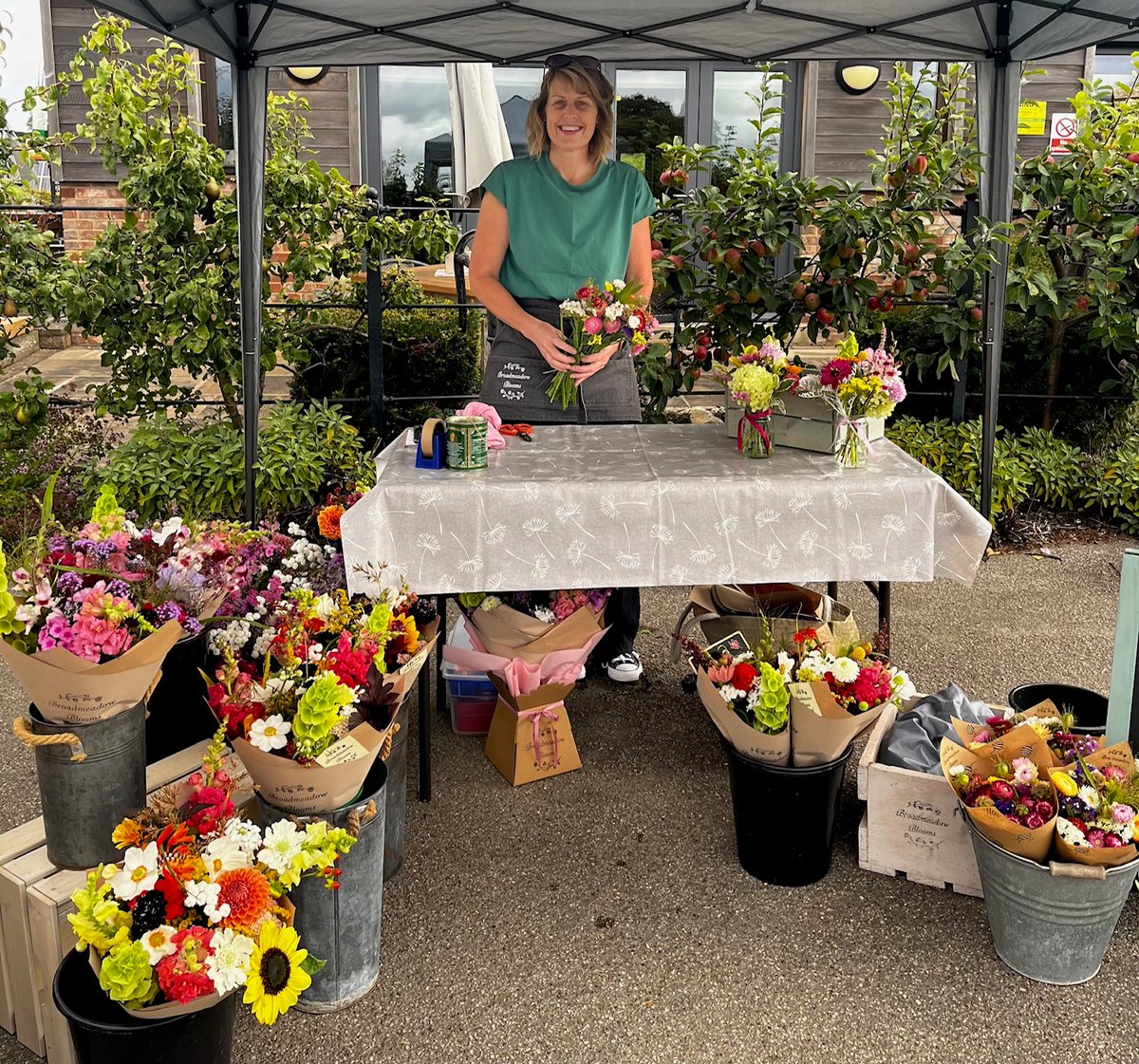 Hopefully all the recent rain will have been good for Broadmeadow Blooms'  beautiful flowers 🙏

Join Sarah outside the Farm Shop every Friday morning for your flowery fix 🌸

#GrownNotFlown #PickeringGrownFlowers #SeasonalFlowers #SupportLocalBusiness