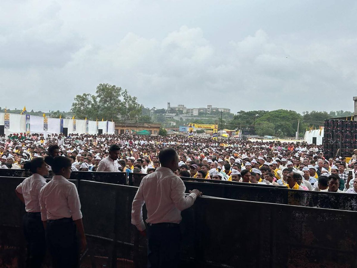 ડેડીયાપાડા માં ચૈતરભાઈ ના સમર્થન માં યોજાયેલ કેજરીવાલજી ની સભા ના 4 ફોટા મુકુ છું માનવમેદની જોઈ લેજો ગોદીભક્તો ની અફવા નું સમાધાન થઈ જાય 👇