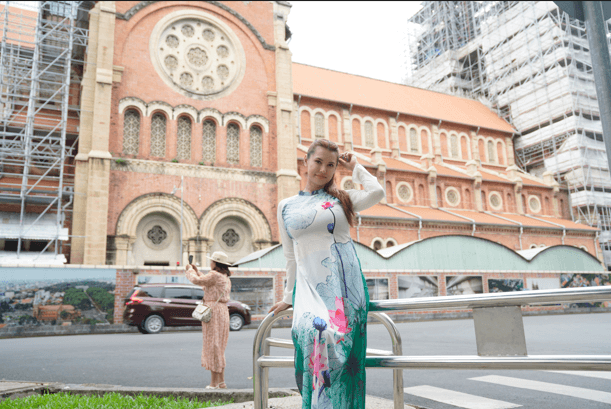 MsportsM88's tweet photo. #mariaozawa 's recent Vietnam visit was marked with tradition and elegance. Check out what M88 Mansion's Celebrity Partner has been up to. #MariaOzawabar #NEWS https://t.co/NNlIvlQN26