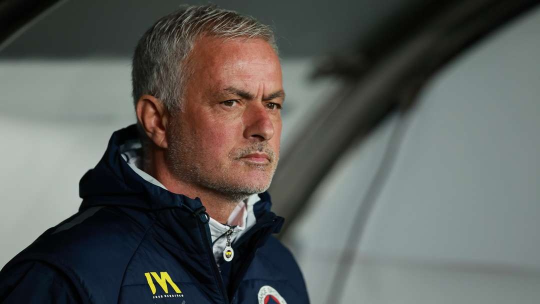 Jose Mourinho: "Gerçekçi olmalıyız . Şampiyonlar Ligi'ne gidersek finansal açıdan harika olur, ancak sportif açıdan Fenerbahçe bir Avrupa Ligi takımıdır."