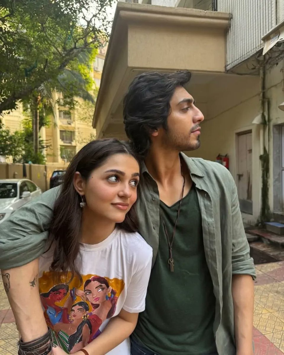 Both are average looking in looks and not great in acting,still creating history in India.

    "Box-office Havoc "

#Saiyaara #BoxOffice 
#AneetPadda
