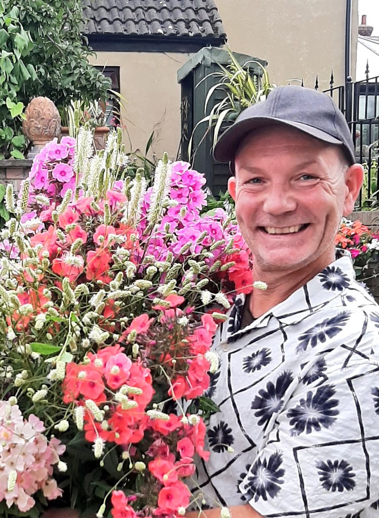 If you fancy a flower fix this weekend then why not join me @chorleyflowershow Located in the gorgeous location of Astley Park this friendly show runs from Friday through to Sunday. I will be presenting two floristry demonstrations each day plus joining the Potting Shed team.