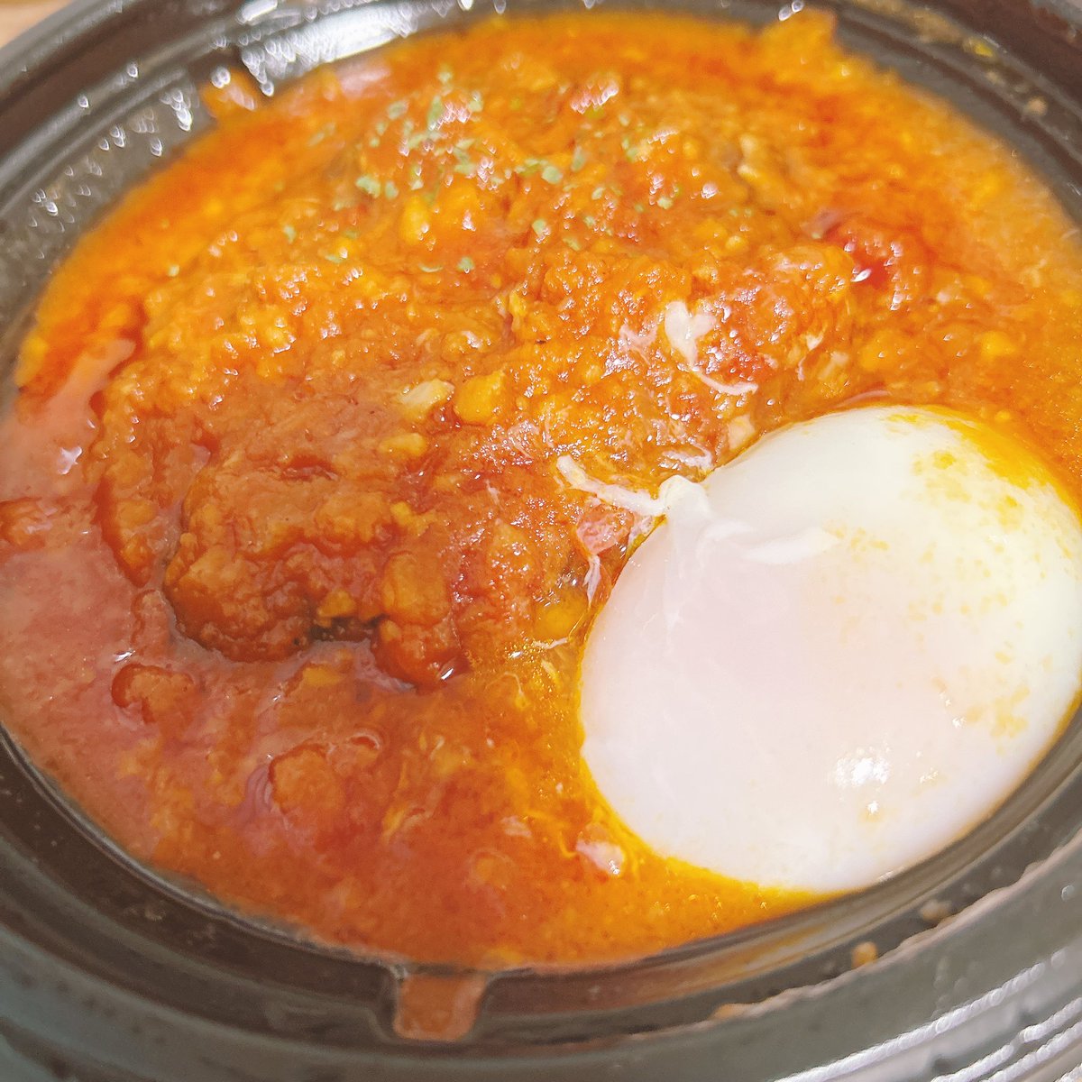 _noach's tweet image. お仕事終わりに美味しいと噂の松屋のうまトマ買って食べたよ!
美味しいけどめっちゃ塩分!!!って感じの味だからご飯足りなくなる🍚🍚🍚
(塩分過多なので皆食べるのはたまーににしようね)
