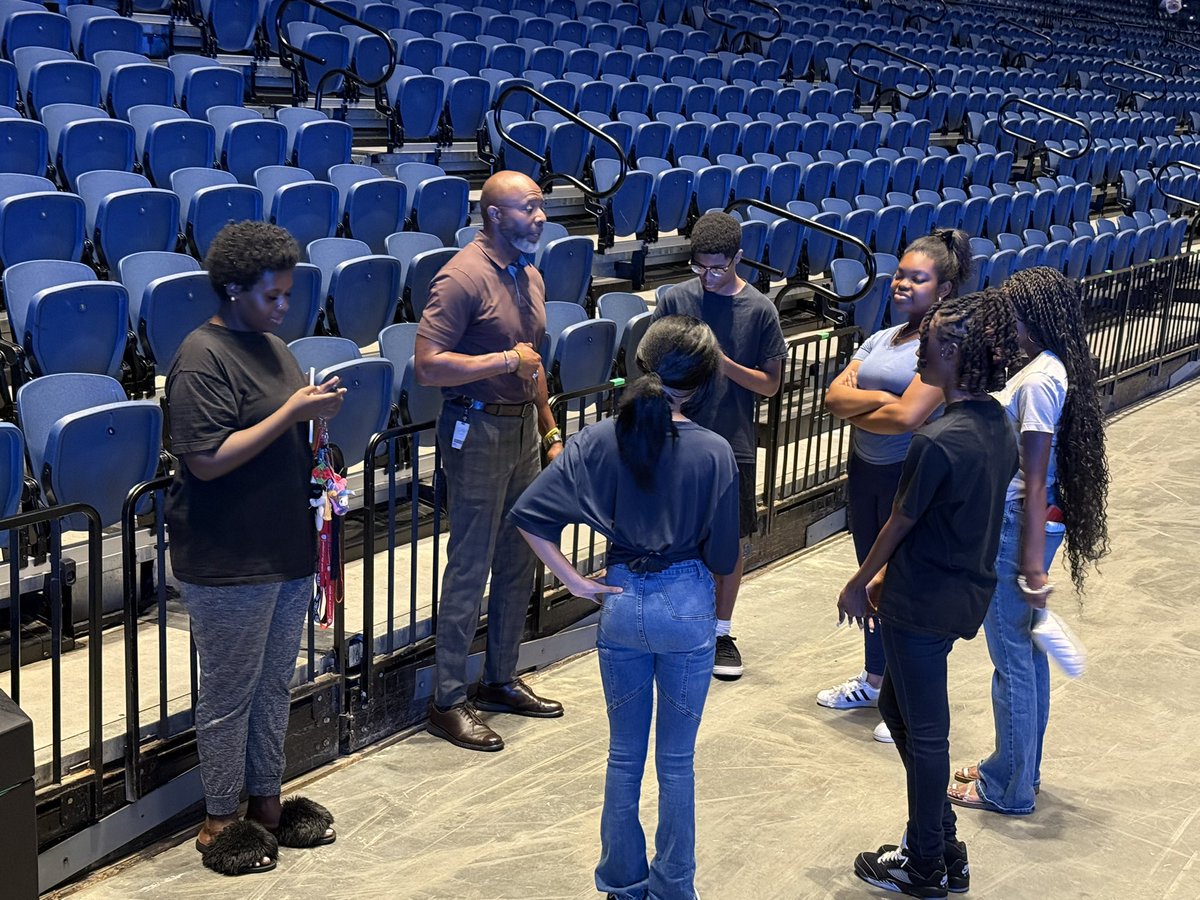 Welcome back, educators!!!! 🙌 We are getting ready for Convocation at 9 am today! Families and friends may watch along online at bcsdk12.net/employees/conv…. LET’S GOOOOOOO!! 🎉❤️