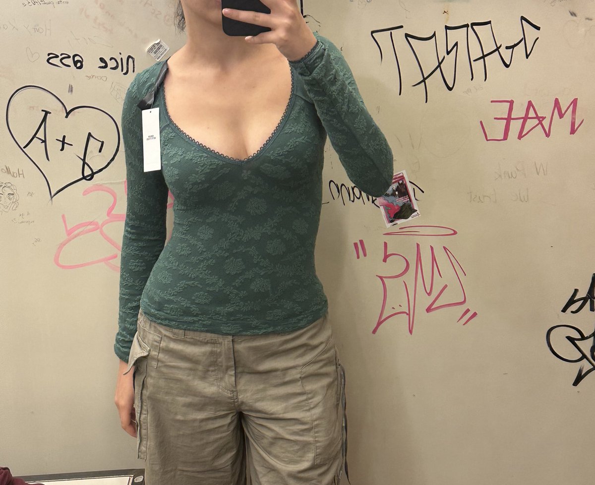 bunnyfemmes's tweet image. icl to u guys i almost didn’t buy this bc of the color but it’s so cutie