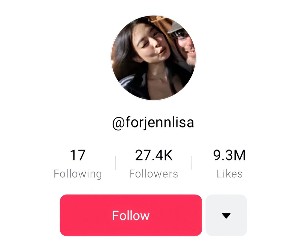 lalisameli's tweet image. Lilies don’t engage with this btch acc she uses #Lisa’s tag when Lisa is with J so the views don’t count for Lisa only but in Lisa’s solo vids she uses #Lalisa instead