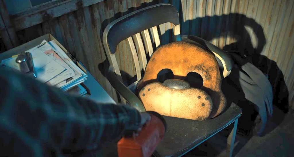Razzbowski's tweet image. FNAF 2 mechanics in the movie! PEAK CINEMA