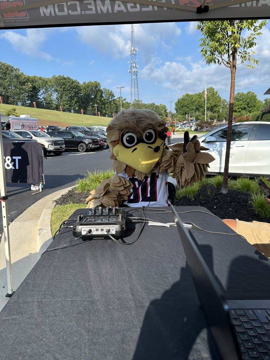 MikeConti929's tweet image. Freddie the Falcon is filling in for Sandra today on The Steakhouse.