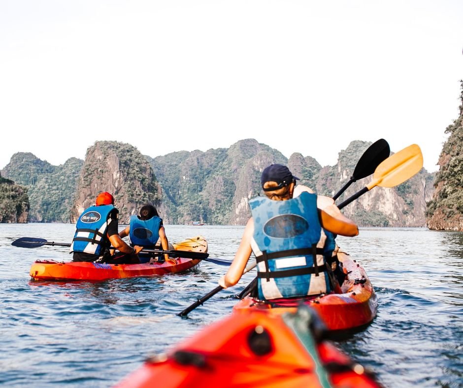Heading out for kayaking or a lake day?

Always wear a life vest, pack your essentials in a dry bag, and don water shoes for rocky terrain. Staying safe and comfortable helps keep the adventure going!