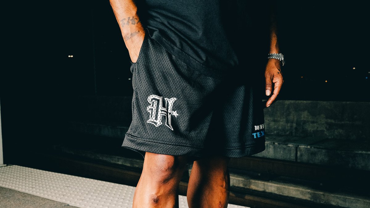HoustonTexans's tweet image. 🚨 New training camp merch 🚨
Come cop these exclusive Born x Raised Texans training camp tees and shorts at our open practice on Saturday 7/26 or at the team store! 🔥