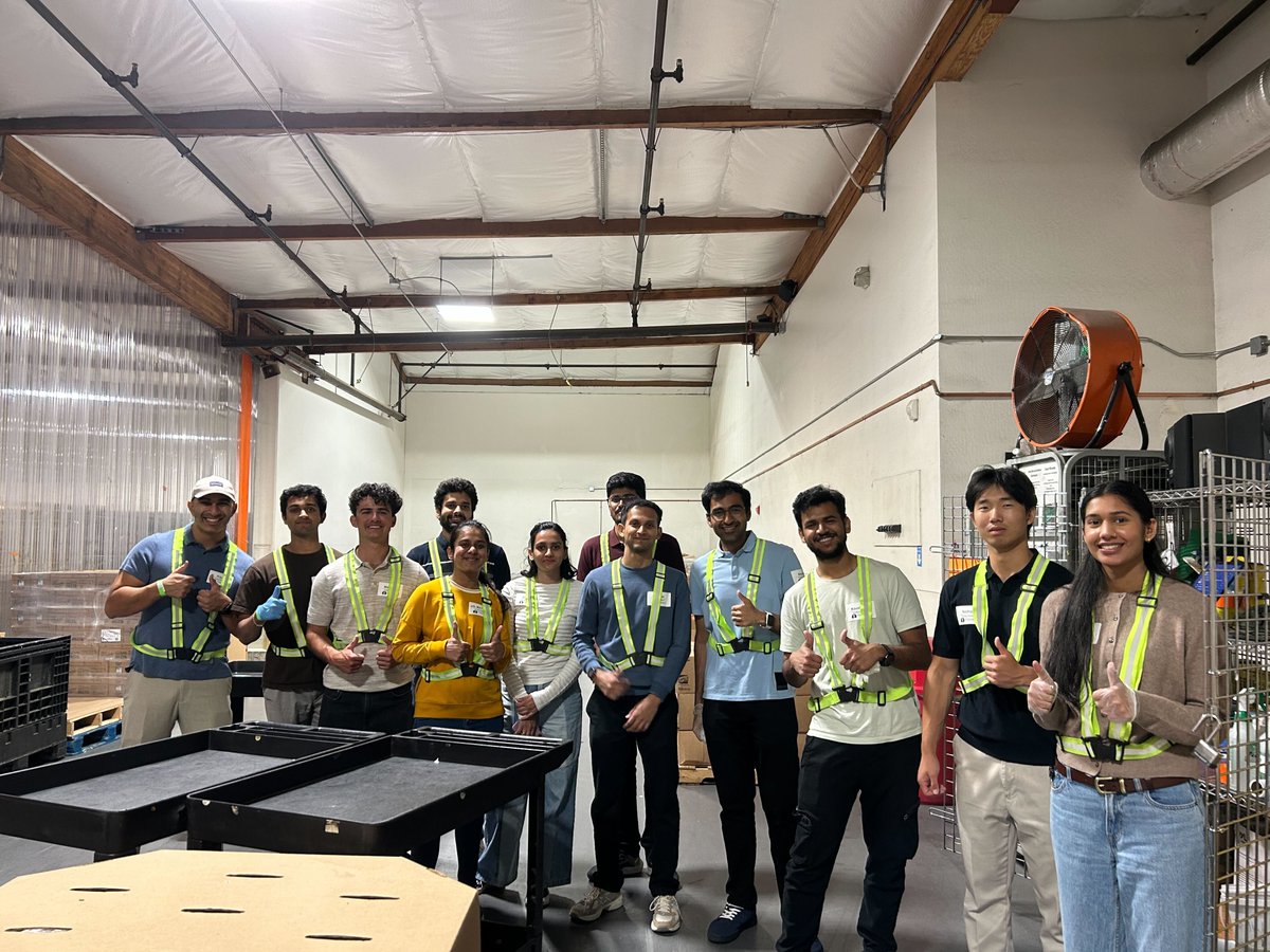 Cohesity's tweet image. Teamwork goes beyond tech at Cohesity! 💚 Our fantastic interns stepped away from their desks and into the community, volunteering at Second Harvest to pack meals for people in need. At Cohesity, resilience means more than protecting data, it’s about showing up for our neighbors,…