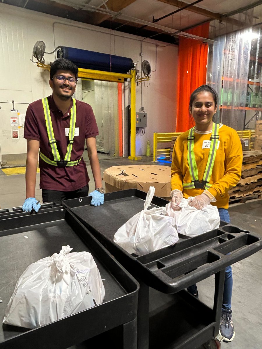 Cohesity's tweet image. Teamwork goes beyond tech at Cohesity! 💚 Our fantastic interns stepped away from their desks and into the community, volunteering at Second Harvest to pack meals for people in need. At Cohesity, resilience means more than protecting data, it’s about showing up for our neighbors,…