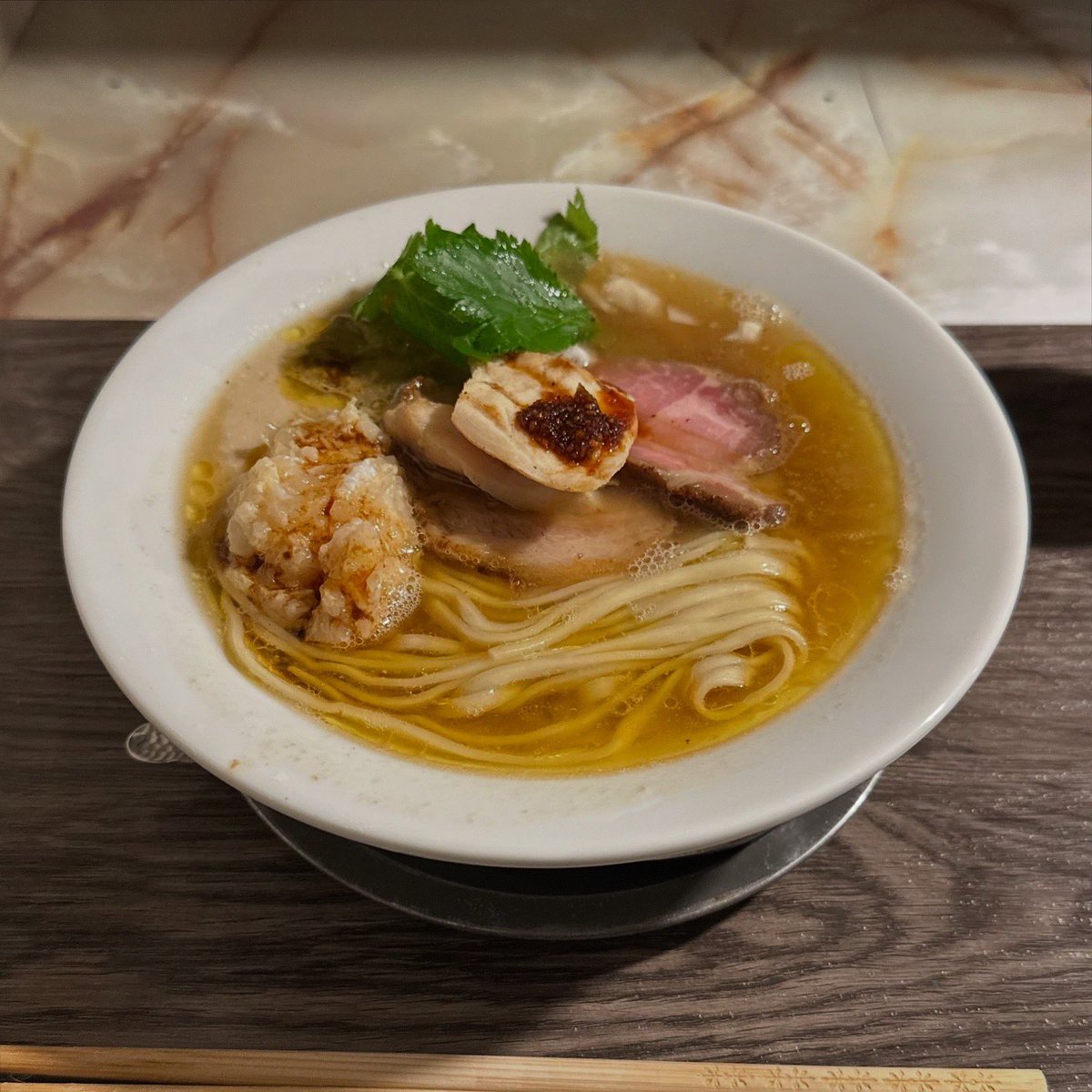 bokutoramento's tweet image. Impulse💡
#improv
#帆立とホタテとほたての三重奏sp
#鰹ティラミス

に従いこちらへ🚗💨

煮こごりみたいのとジェノベと
あとこのペーストみたいのなんだろう🤔
ガリバタ醤油に鶏チャに豚チャ🥩
豚魚な印象のスープが色んな変化🤗

平打ちモチ麺も美味しい✨
Aedamaは違う麺で👌

ごちそーさまっ🙏