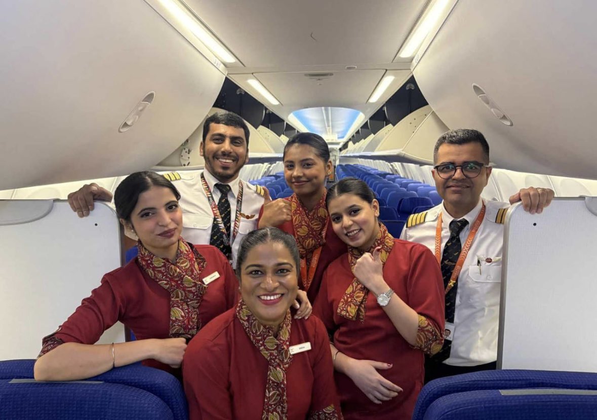 manishasinghal's tweet image. Baby on board👶👶
Some cheerful news , for a change, coming from AIX🎊
A healthy baby was born mid-air aboard an Air India Express flight from Muscat to Mumbai.
The delivery was assisted by the airline’s trained cabin crew, with timely support from a nurse among the guests…