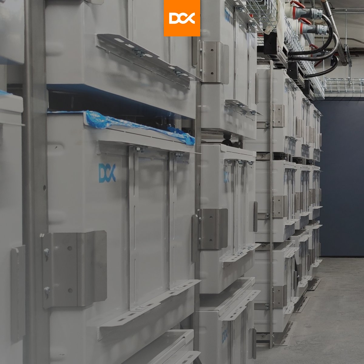 DCX Immersion & Hydro Mining (@dcx_immersion) on Twitter photo We successfully delivered a 2MW cryptocurrency infrastructure inside downtown Chicago!
🔹 2MW capacity
🔹 120 DCX PRO 9 units
🔹 600 servers and 4,800 GPUs across 40 racks
🔹 Just 153 m² packed with compute power.
🔹 100% heat reuse
📩 sales@dcx.eu We successfully delivered a 2MW cryptocurrency infrastructure inside downtown Chicago!
🔹 2MW capacity
🔹 120 DCX PRO 9 units
🔹 600 servers and 4,800 GPUs across 40 racks
🔹 Just 153 m² packed with compute power.
🔹 100% heat reuse
📩 sales@dcx.eu