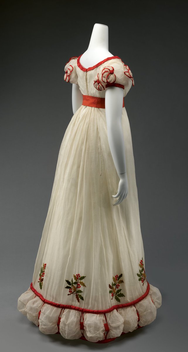 plummie9's tweet image. British
Festive Dinner Dress, 1824-26
Fine cotton lawn, silk, wool embroidery
@metmuseum
#fashionhistory
