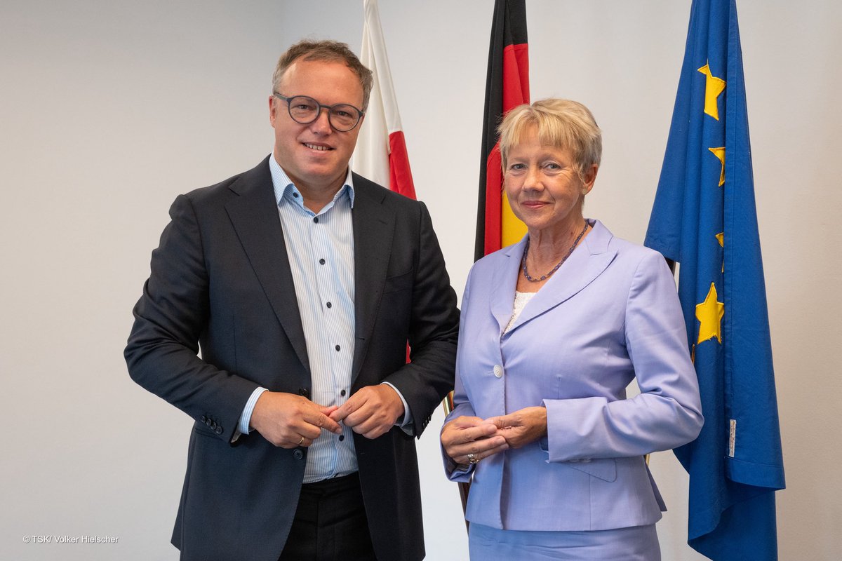 Staatskanzlei Thüringen (@thueringende) on Twitter photo Heute Nachmittag empfing Ministerpräsident <a href="/mariovoigt/">Mario Voigt</a> die Präsidentin des Bundesarbeitsgerichts, Inken Gallner, zu ihrem Antrittsbesuch in der Thüringer Staatskanzlei. Heute Nachmittag empfing Ministerpräsident <a href="/mariovoigt/">Mario Voigt</a> die Präsidentin des Bundesarbeitsgerichts, Inken Gallner, zu ihrem Antrittsbesuch in der Thüringer Staatskanzlei.