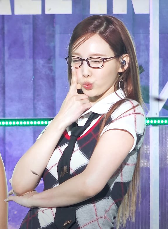 femcelmina's tweet image. 😭😭😭😭😭😭😭😭🤓😭😭😭😭😭🤓😭