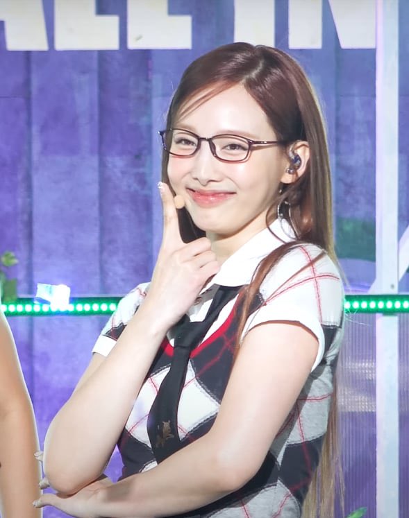 femcelmina's tweet image. 😭😭😭😭😭😭😭😭🤓😭😭😭😭😭🤓😭