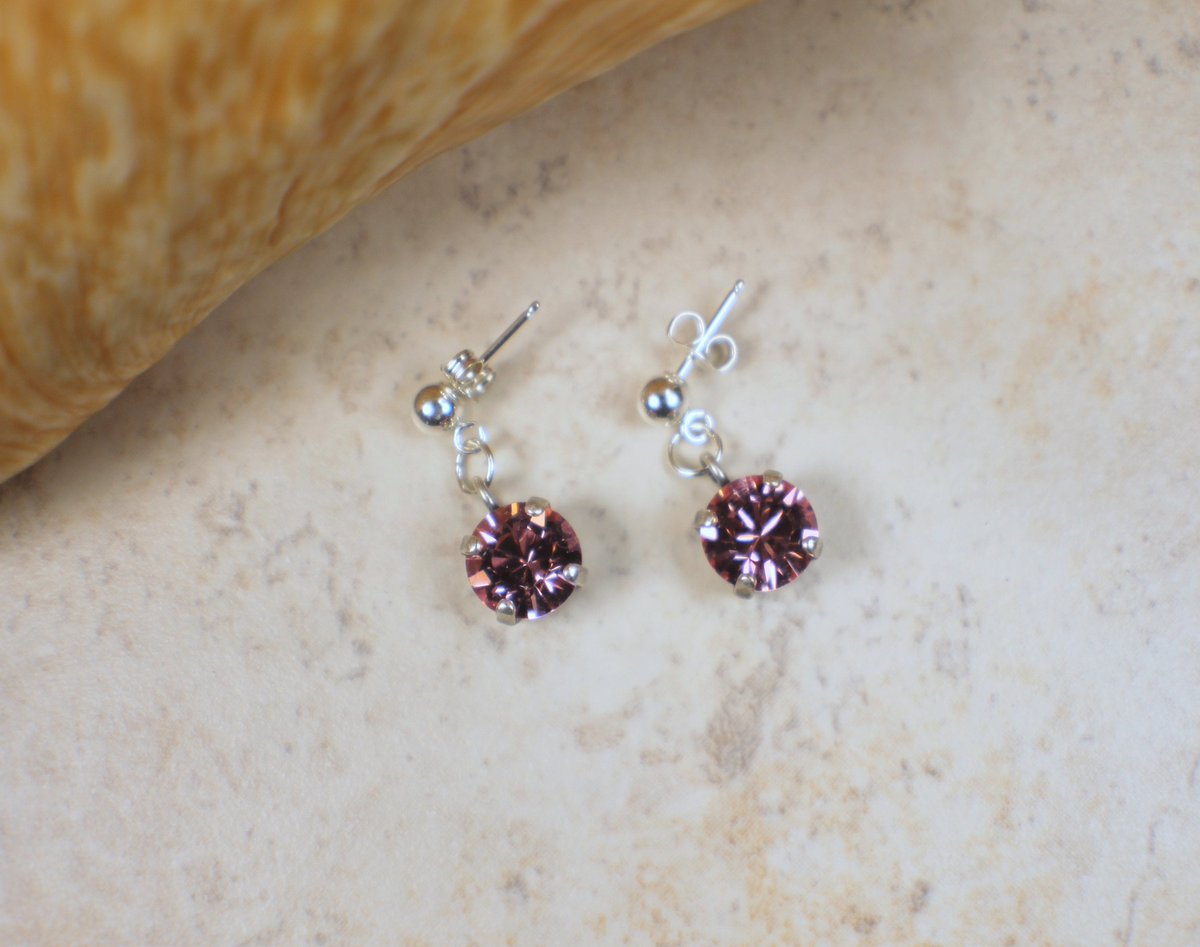 charsfavorite's tweet image. Elevate your elegance with the stunning Rose Swarovski Crystal Jewelry Set, now just $45. Shine bright at any occasion with this exquisite accessory! #Swarovski #JewelryFashion
Shop Now charsfavoritethings.com/products/2rose…