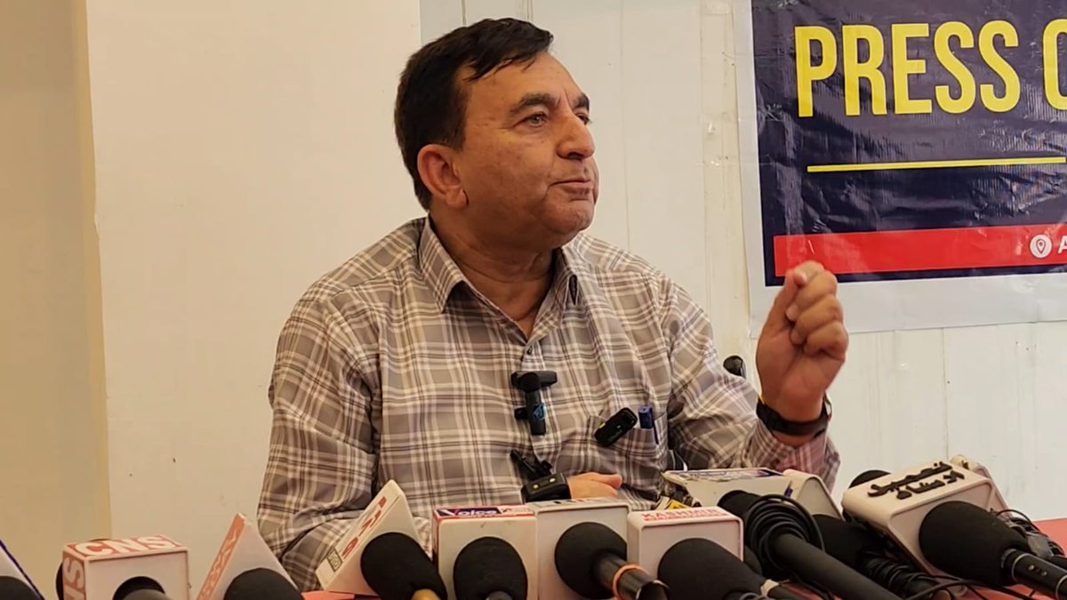 Press Club of #Kashmir Condemns Assault on #Journalists at #smhshospital 

<a href="/CM_JnK/">Office of Chief Minister, J&K</a> <a href="/OfficeOfLGJandK/">Office of LG J&K</a>
<a href="/OmarAbdullah/">Omar Abdullah</a> <a href="/sakinaitoo/">Sakina Itoo</a> risingkashmir.com/press-club-of-…