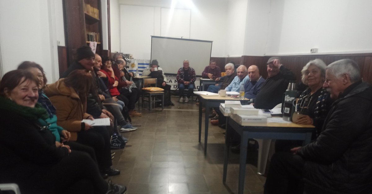 Crysol8's tweet image. Una delegación del Zhitklosky junto con Gerardo Leibner en Crysol
Para actualizar la información sobre el genocidio que sufre el pueblo palestino debido a la política del Estado de Israel, la Comisión Directiva se reunió con una delegación de la Asociación
Jaime Zhitklosky.