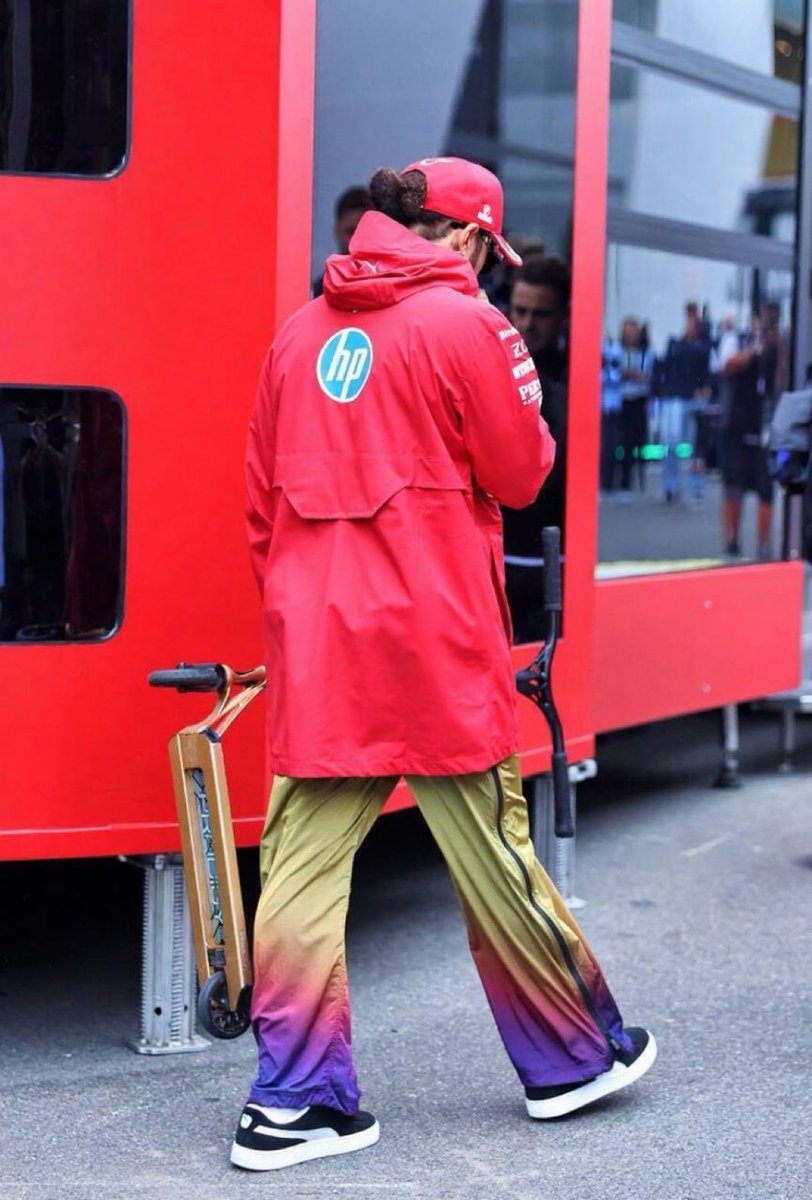 lhpics7's tweet image. Lewis arriving for media day! 🇧🇪