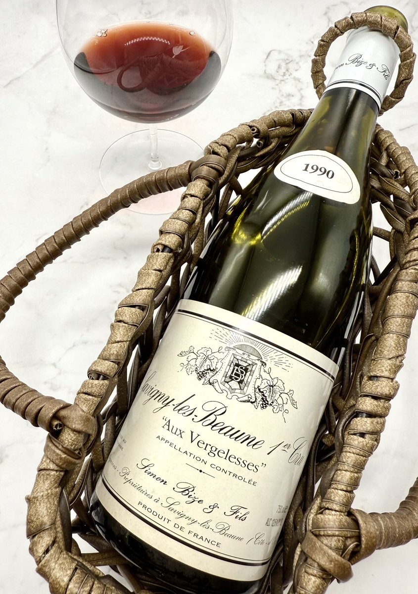 PON_no_wine's tweet image. 新卒で入社してから十数年
今日が現職の最終出社日となりました！

ひとまず自分へのねぎらいに
セラーにあった生まれ年のブルゴーニュを🍷

いや〜感慨深いですねぇ
良い職場に出会えたことに感謝！

しばらく子どもと一緒に夏休みモードへ突入じゃい♪( ´▽｀)