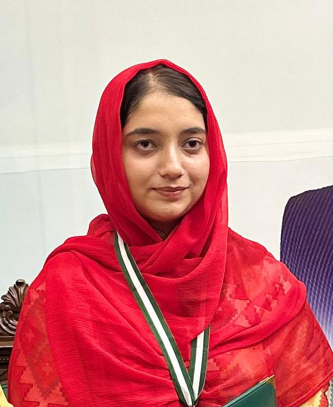 MaryamNSharif's tweet image. Congratulations to all the brilliant Board Examination toppers! Grade 10th exams in Punjab jointly topped by Haram Fatima (Kasur) a Govt. school teacher's proud daughter and Haroon Hamid (Lodhran) son of a Govt College Professor. Your hard work and dedication have truly paid off.…