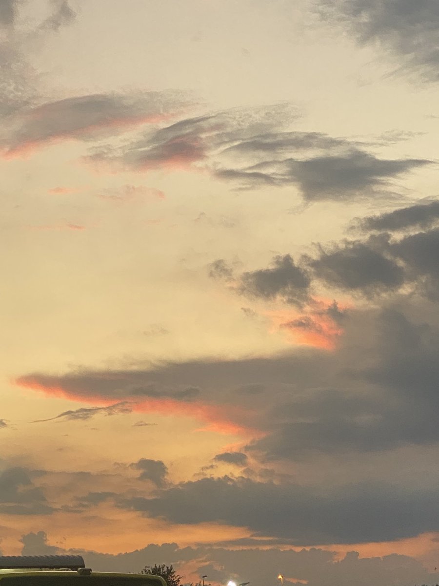 FiveToNine59's tweet image. どこが明るくて、どこが暗いのか。
明度の5段階に当てはめたら、どこが1で、どこが3なのか、普段から目をやしなわせる為にボ〜っと眺める🙄
決して病んでません😅
毎日がお勉強📚
