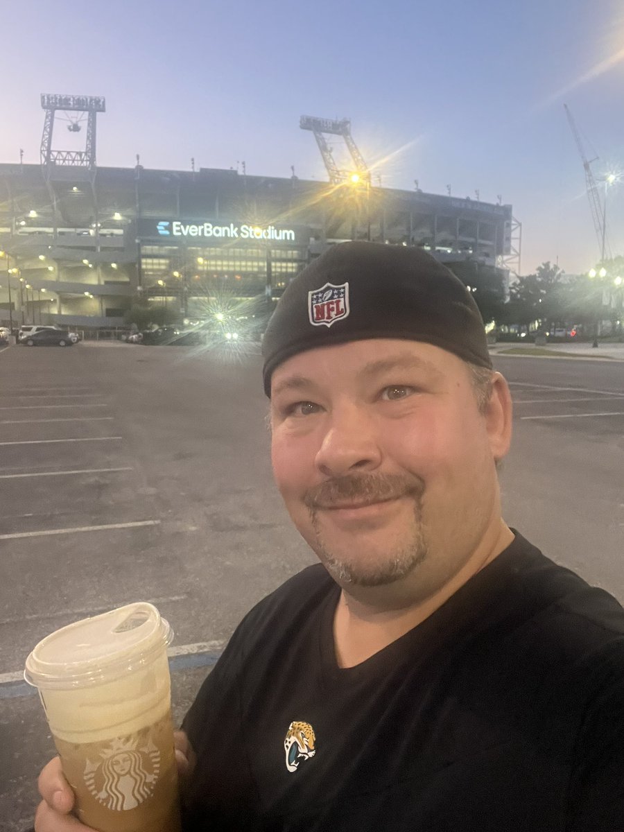 JagsMegaFan's tweet image. Training camp day two. Throwback day!!!
Get out here soon, first 1500 people get the Prowler magnet. So cool!!
I can’t get more than the one they give me. Wish I could help everyone.