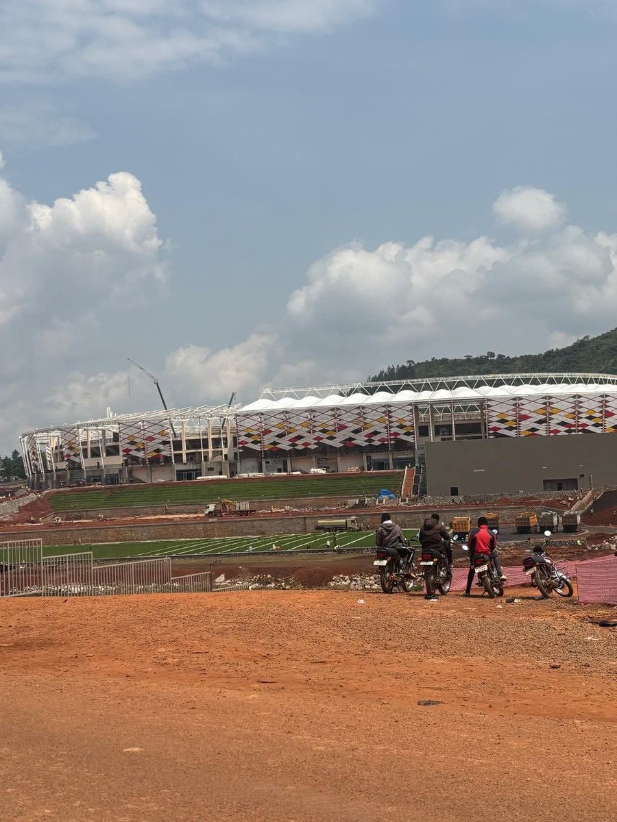 nicolas_balo2's tweet image. Hoima boda boda guys nolonger work they wake up park at theHoima stadium and just see its progress 🤣🤣🤣🤣