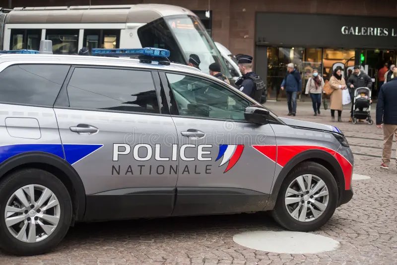 360actufr's tweet image. 🚨🇫🇷 FLASH INFO | Une enfant de 12 ans a poignardé sa mère au niveau de la gorge, près de la carotide, dans la nuit du 21 au 22 juillet vers 3 heures à Montauban (Tarn-et-Garonne). (Source : Le Figaro)
