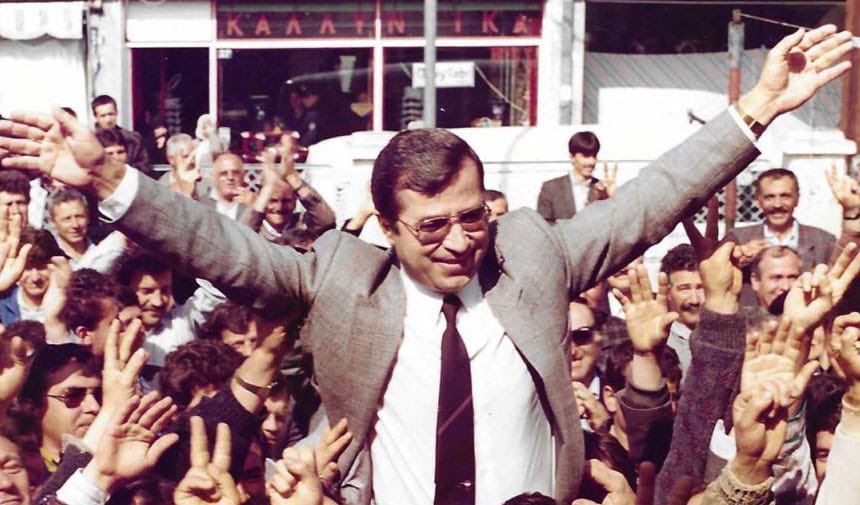 Batı Trakya Türklerinin onurlu sesi, mücadelesiyle bir millete umut olan Dr. Sadık Ahmet’i vefatının yıl dönümünde rahmet, minnet ve saygıyla anıyorum.
Batı Trakya Türklerinin haklı davasında gösterdiği cesaret, bizlere ilham olmaya devam ediyor.