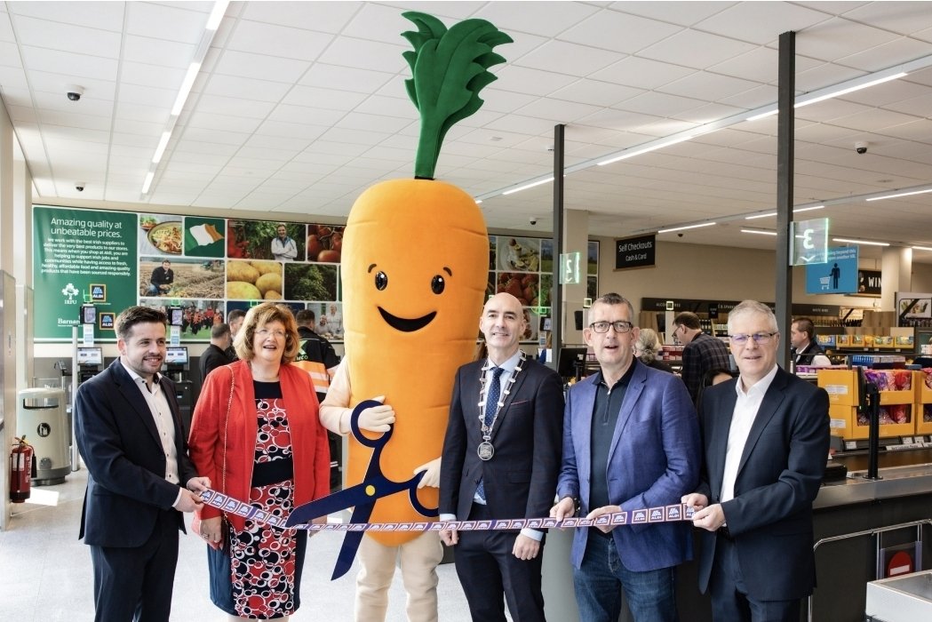 DanielButlerFG's tweet image. Delighted to deputise for @Mayor_Limerick as Cathaoirleach to do the official opening of @Aldi_Ireland this morning on Roches Street. A welcome investment in our city centre, an issue that remains my priority.
